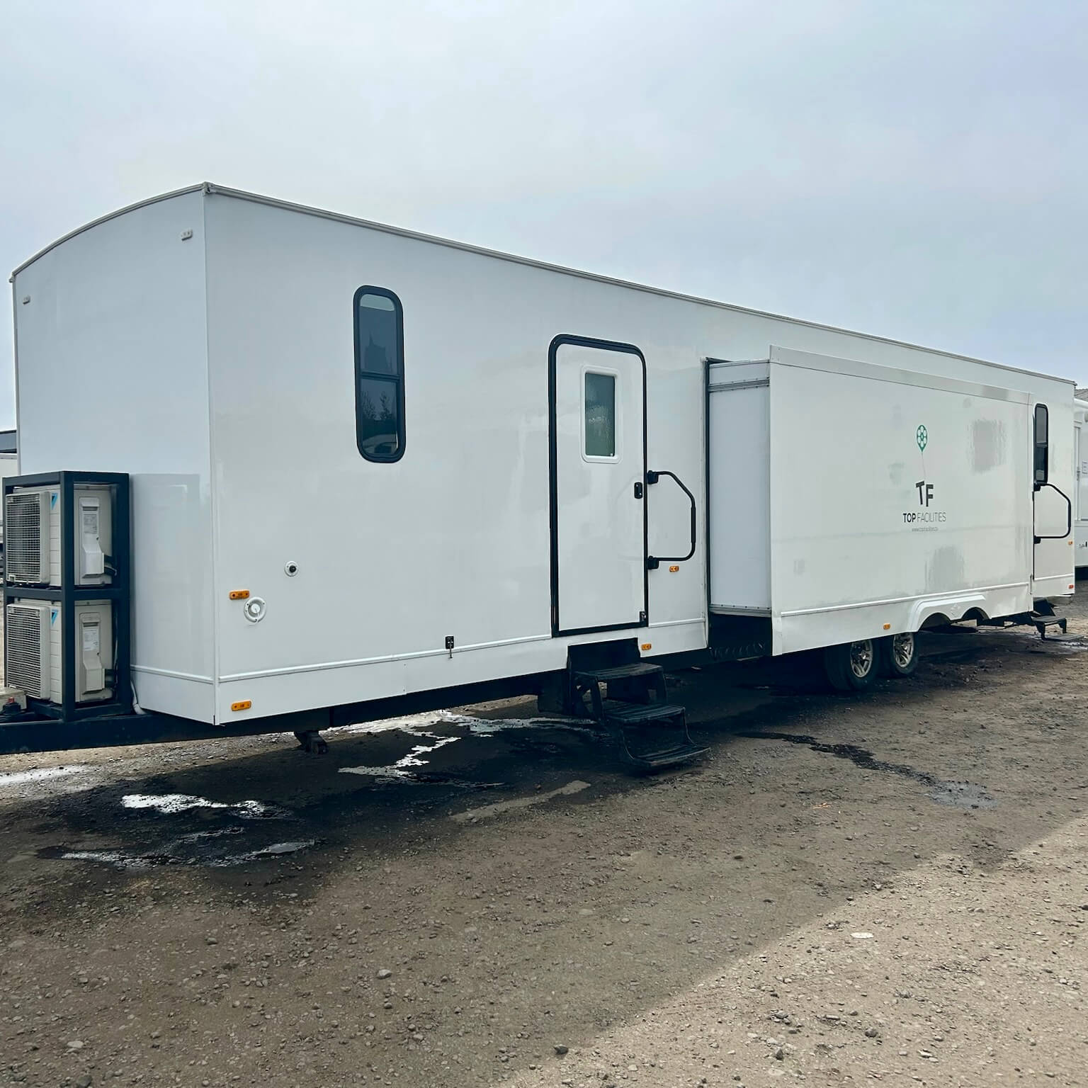 MU002 – 6 Position Make-Up Trailer